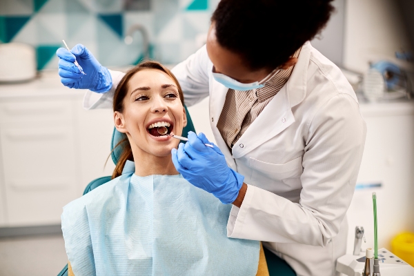 How An Emergency Dentist Can Help Restore A Damaged Tooth